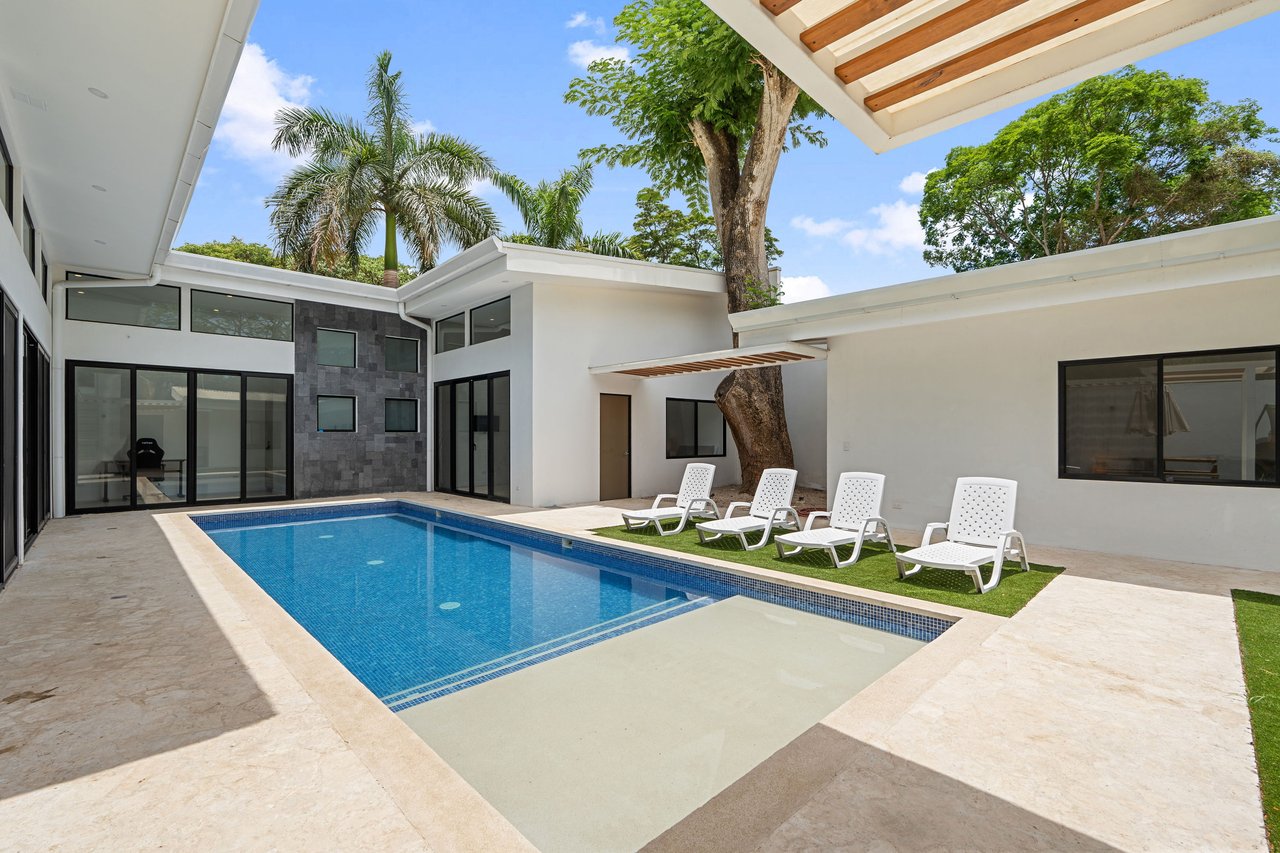 Castillo Blanco | Modern 4-Bedroom Home with Saltwater Pool – Walk to the Beach in Surfside, Playa Potrero