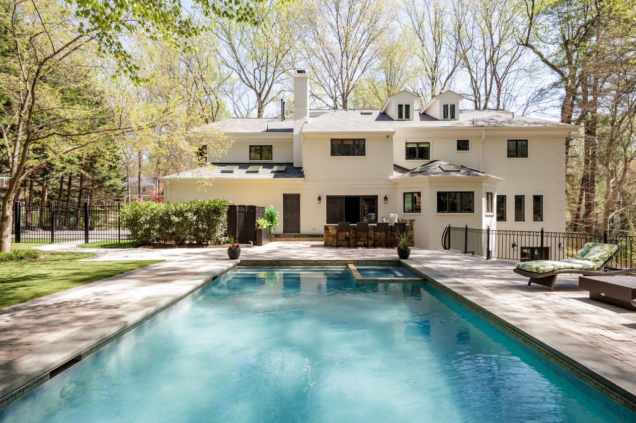 9200 Holly Oak Drive