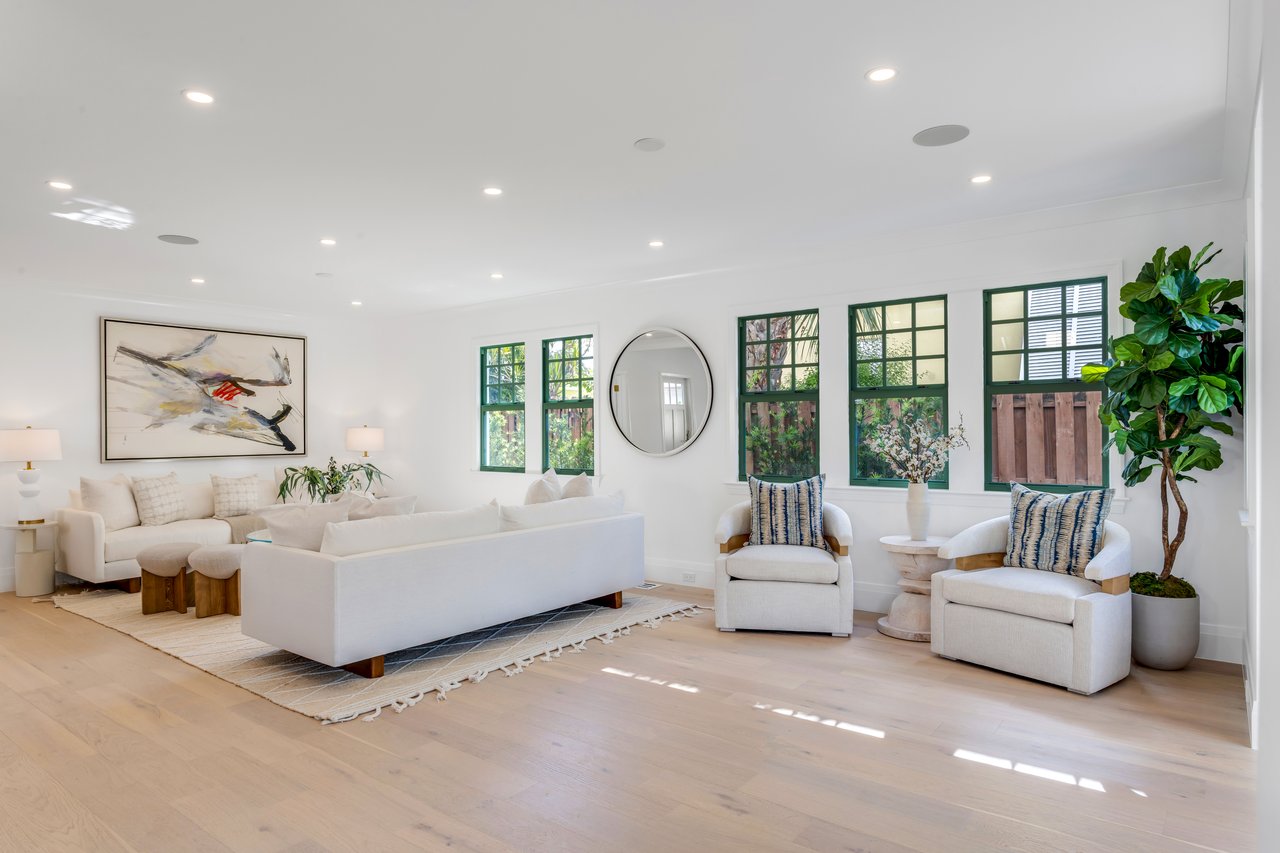 Charming Like New Residence In Town