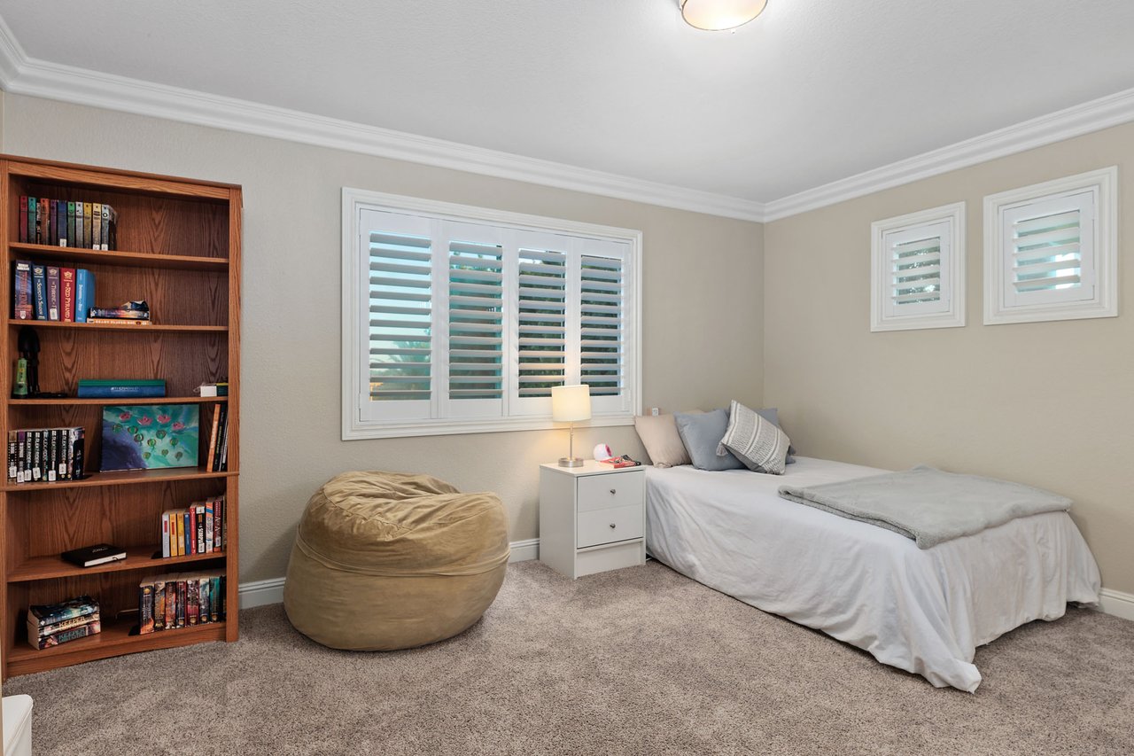 5275 Raven Hill Point