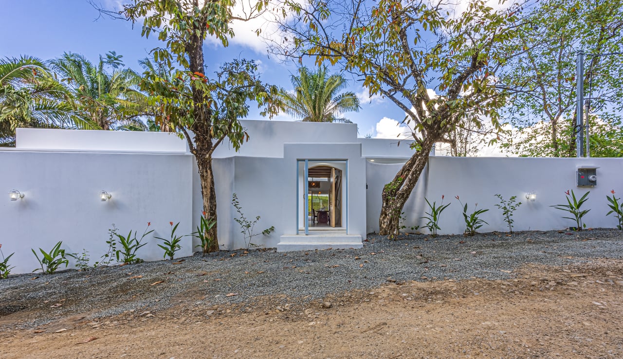 Villa Pacífica – Elegancia, Privacidad y Confort en Uvita  