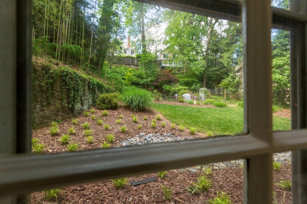 3039 Macomb St NW, Unit 18