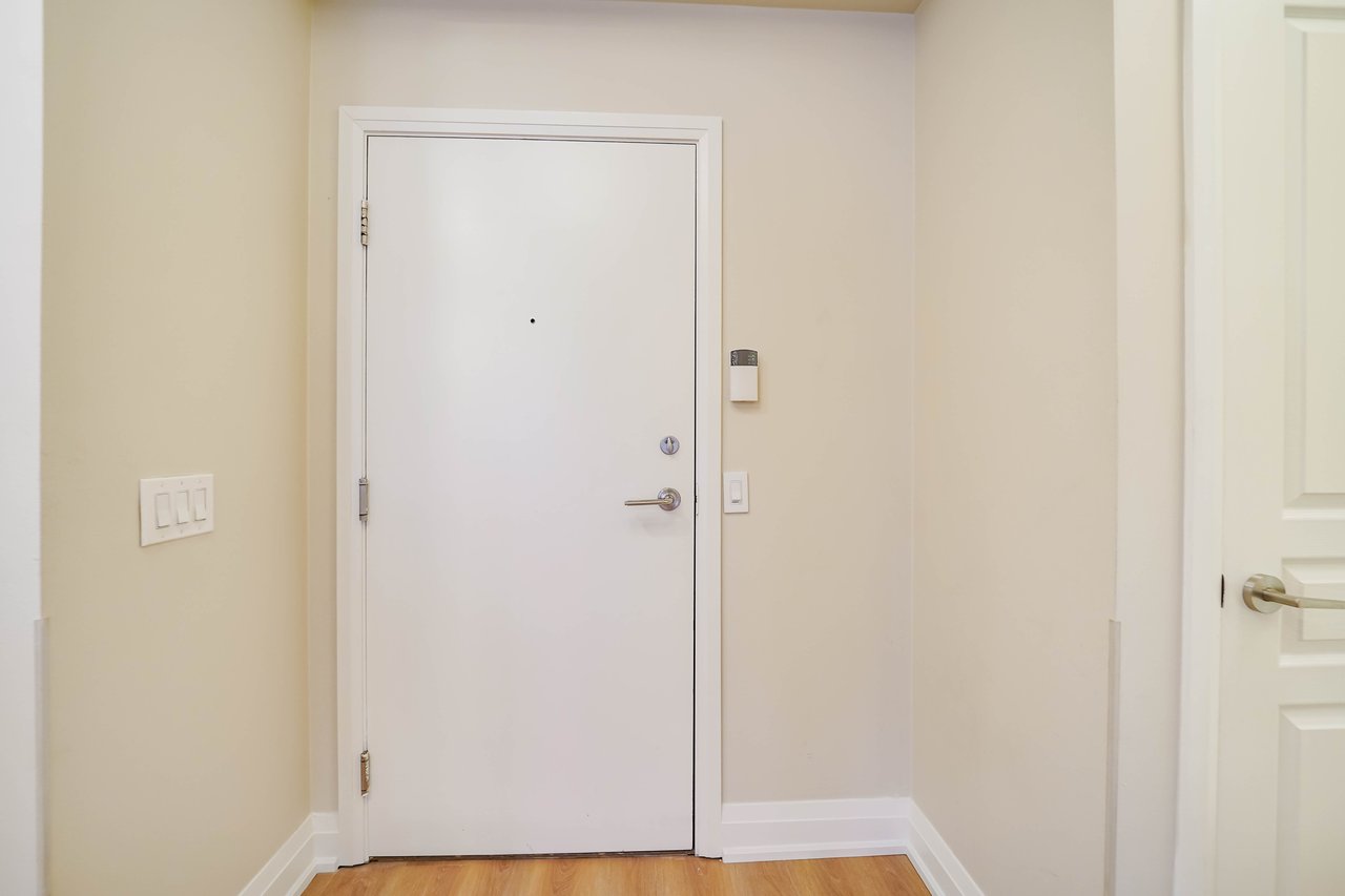 1 Hurontario St 308