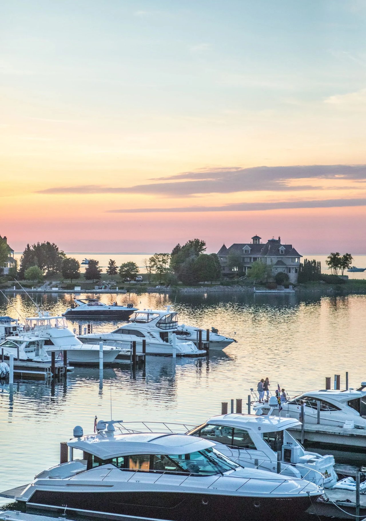 Yachting & Private Club Living