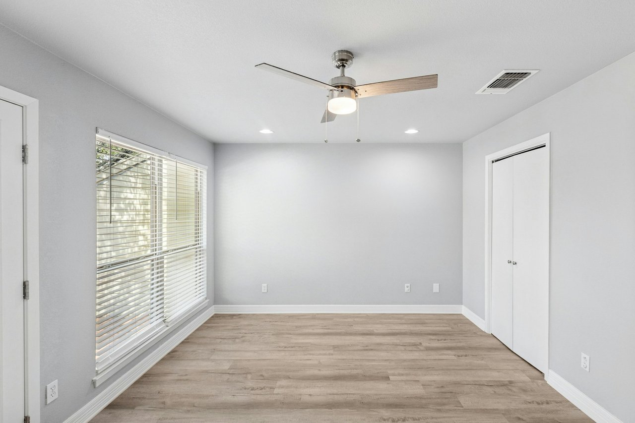 Horseshoe Bay Condo Just Listed!