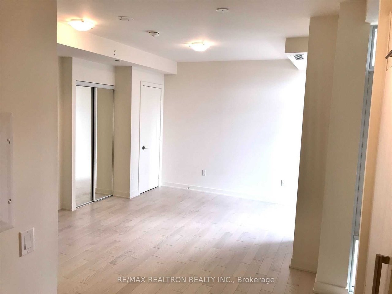 330 Richmond Street W Unit: 1105