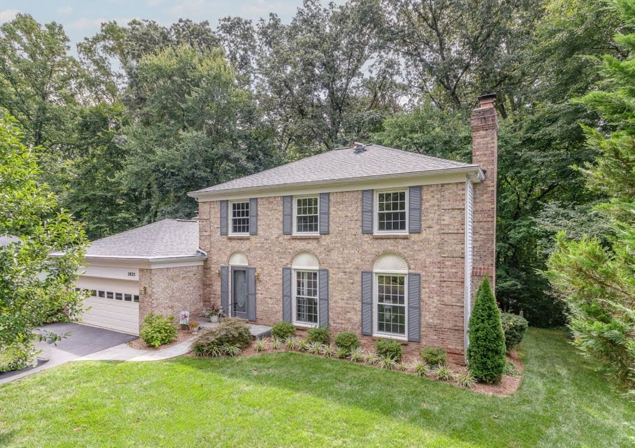 Beauty and Functionality Meet Cozy and Charming! 5825 Oakland Park Dr, Burke VA