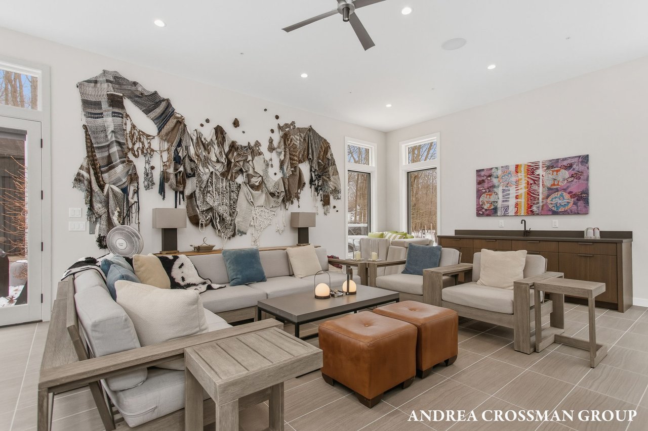 6919 Bendemeer Drive