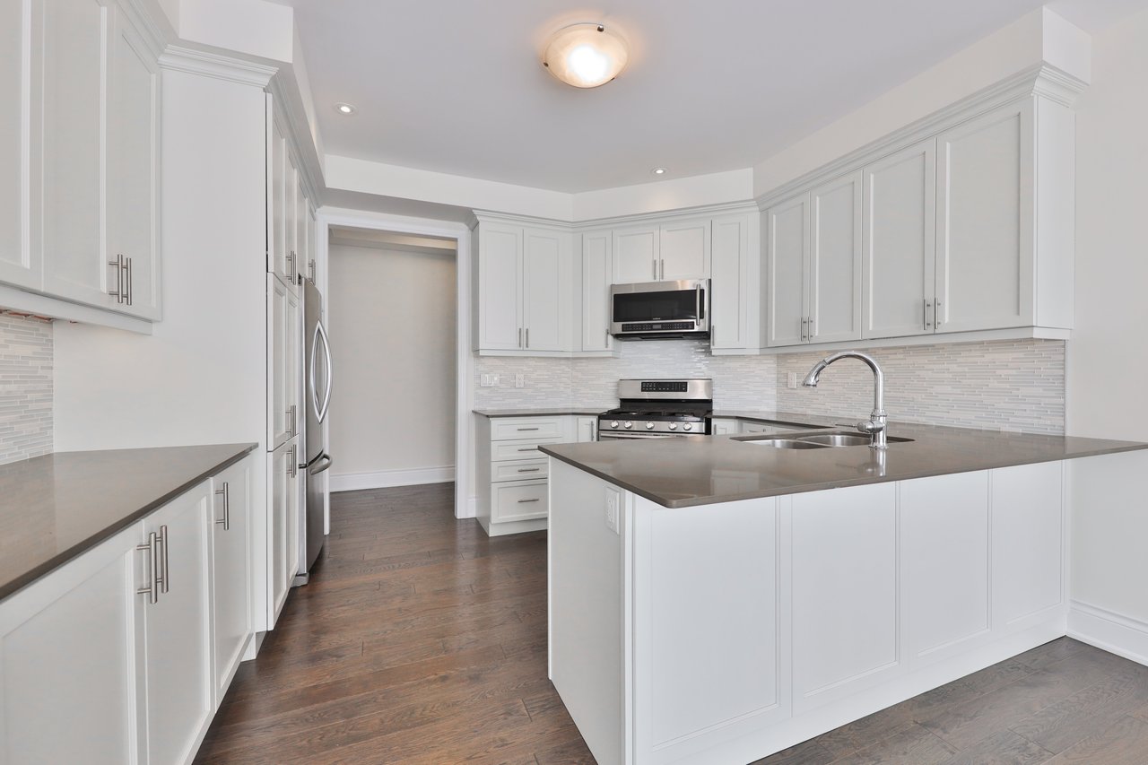 2163 Vineland Crescent, Oakville
