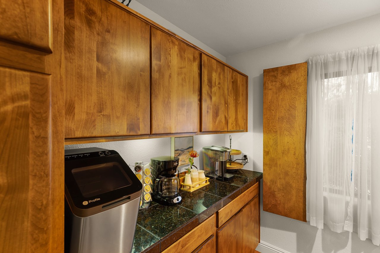 Splendor-Close to town, Huge Spa/Game Rm/Free Pets!