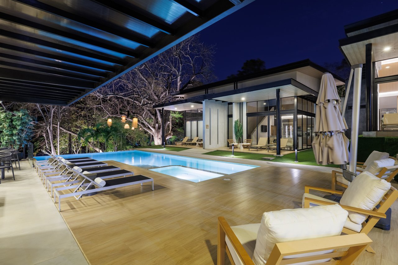 20882 - Multi-Villa Property with 18 Bedrooms, Pool & Clubhouse, Tamarindo