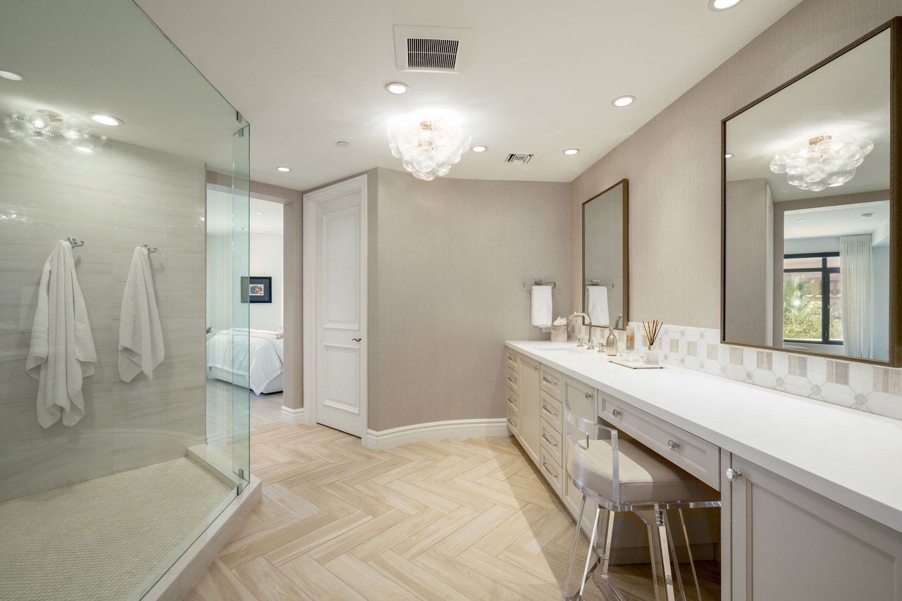 7175 E CAMELBACK Road, 301