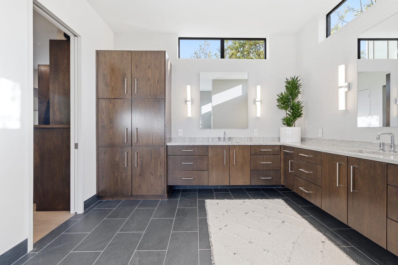 West Lake Hills Modern Sanctuary