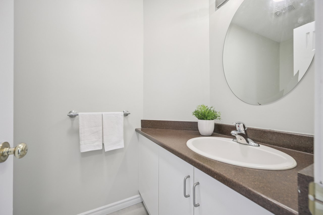 Updated Link Home on Ravine Lot