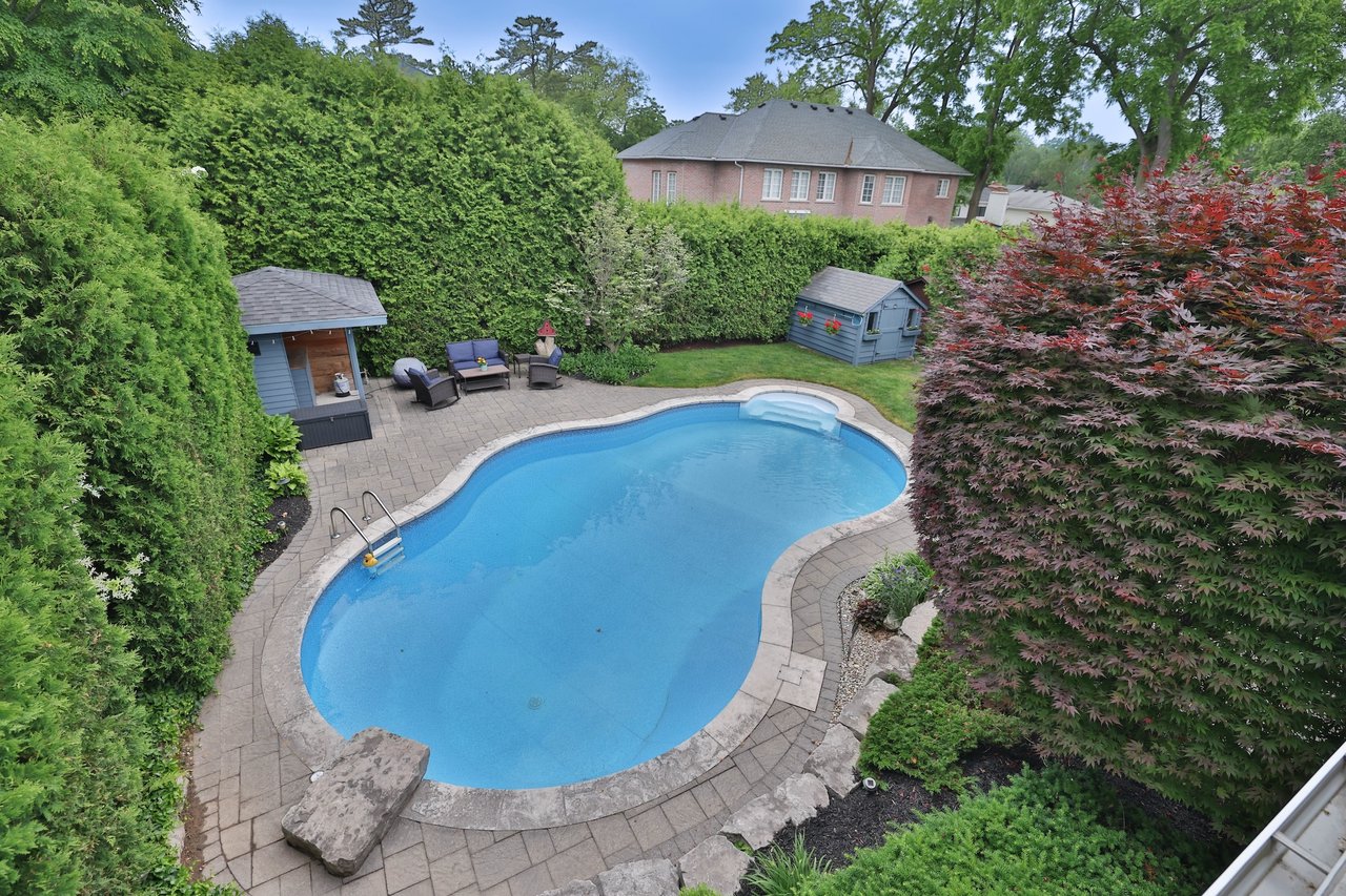 4220 Spruce Avenue, Burlington