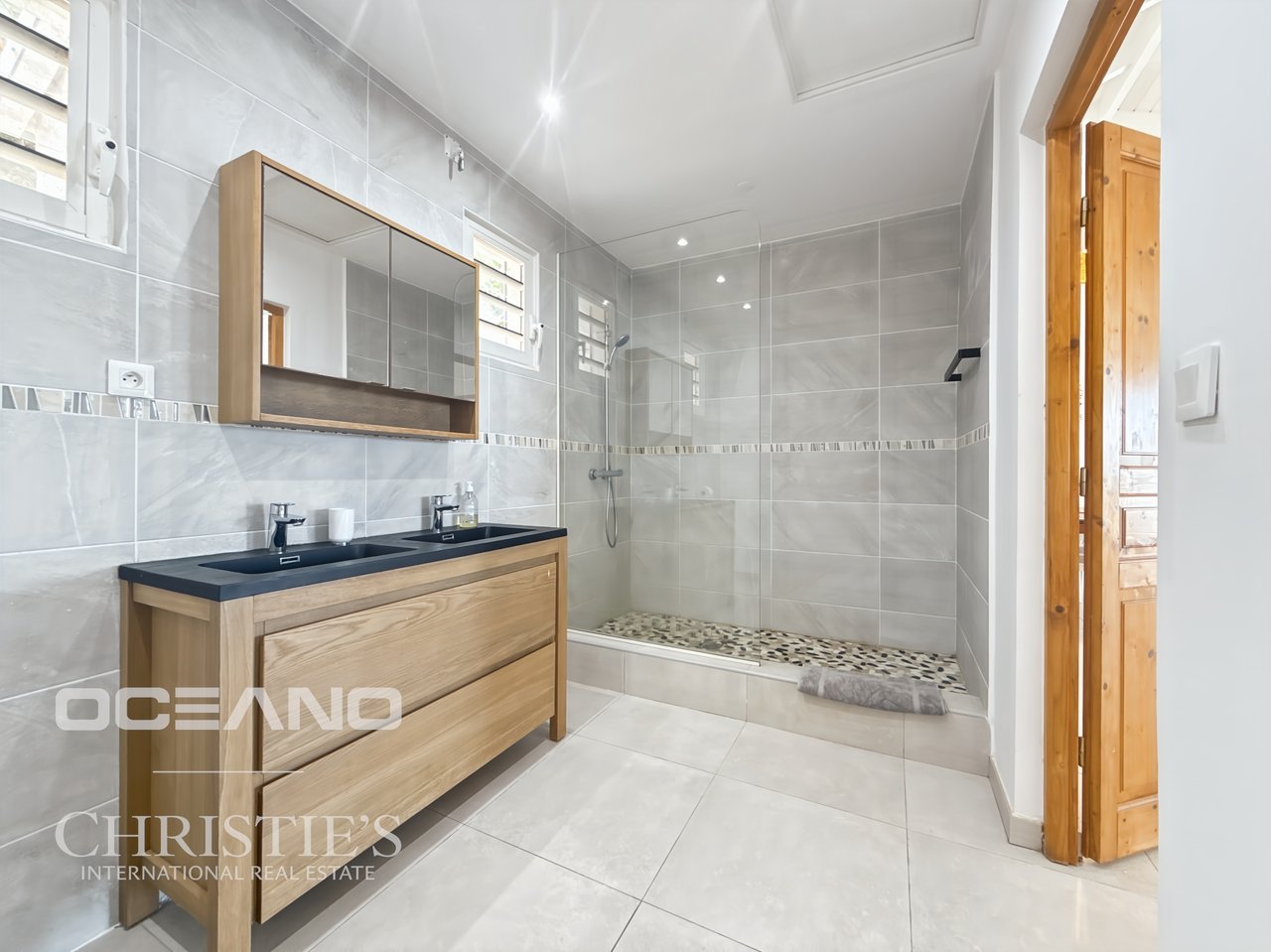 Villa with panoramic sea view