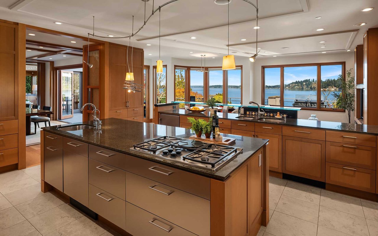 Northwest Contemporary Style on Mercer Island’s Cherished North End