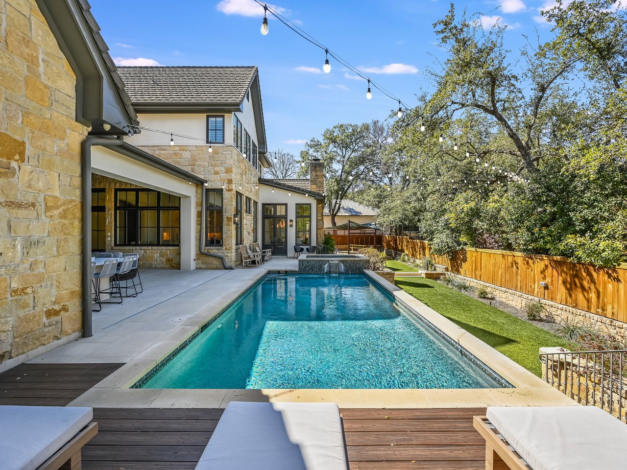 4907 Rollingwood Drive