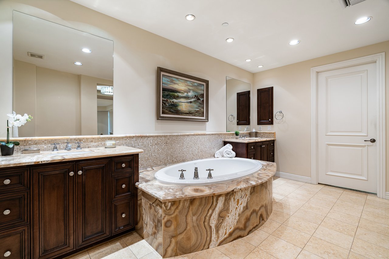 7181 E Camelback Road 1202