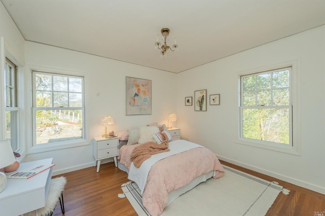 50 Oakwood Ct