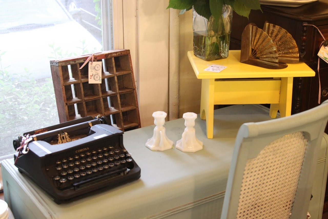 Pics of Retail Space & Dining Set!