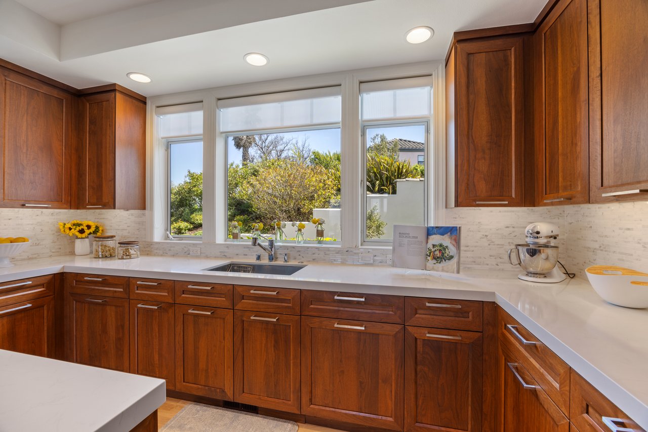 Sweeping Views Across the Bay