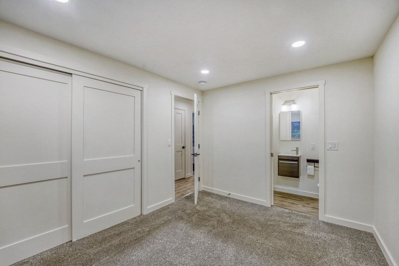 9632 S 216th St, Kent, WA 98031