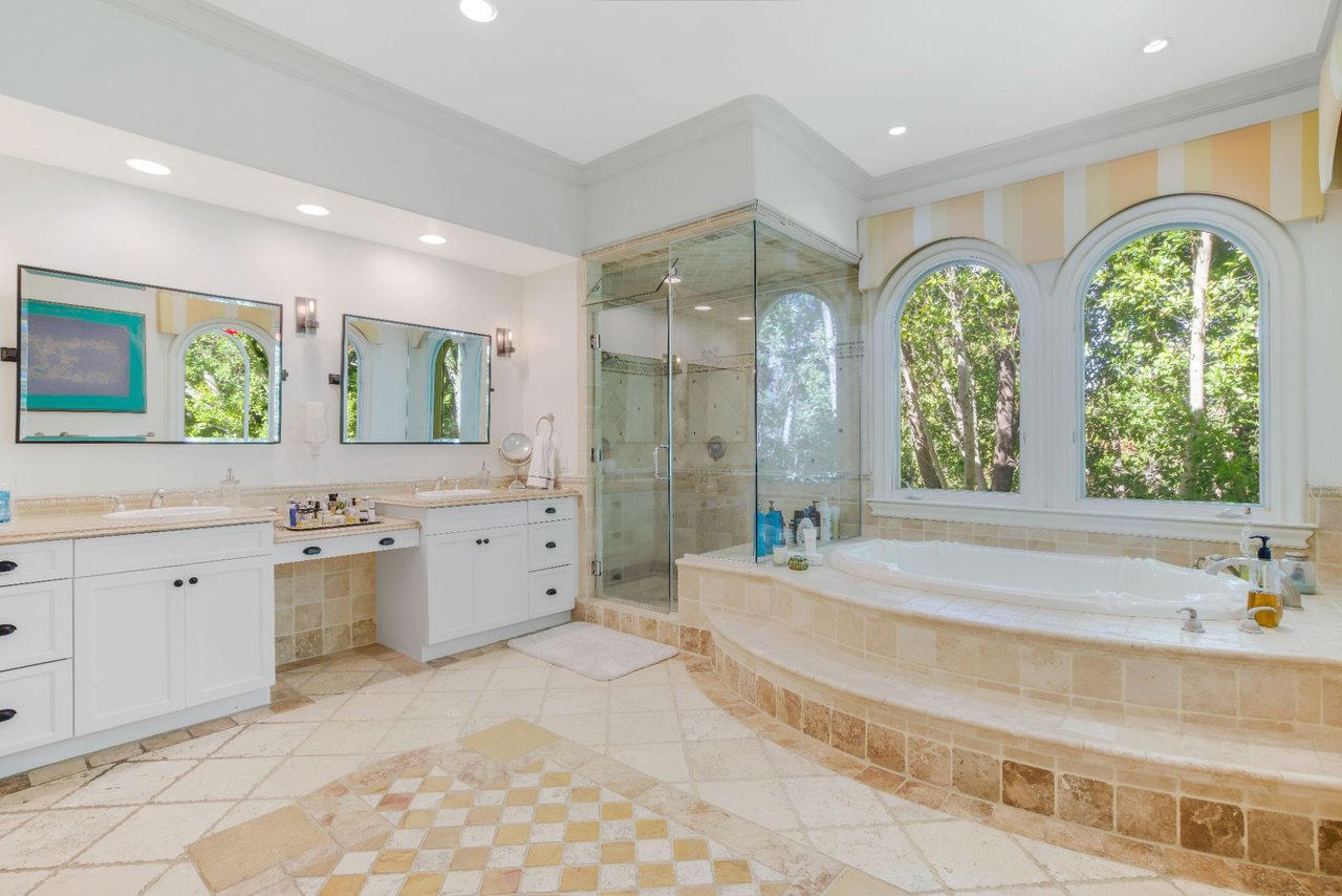 16677 Stone Oak Park