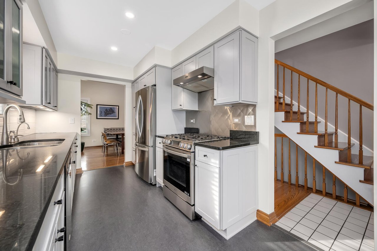 412 Lawrence Avenue Glen Ellyn | Walk to Downtown | No HOA Townhome | Joe Soto @ RE/MAX