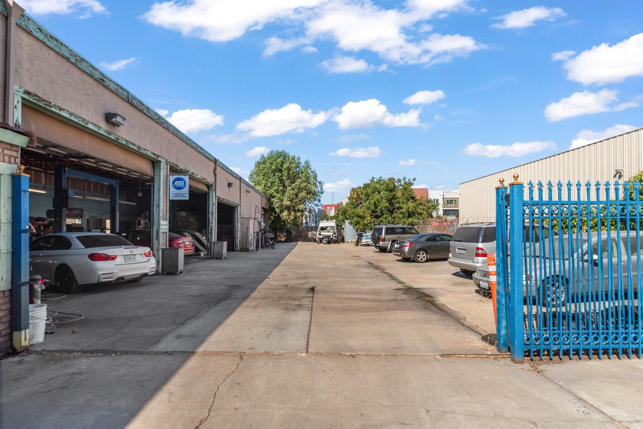 6,260 SF Auto Body Owner User Opportunity