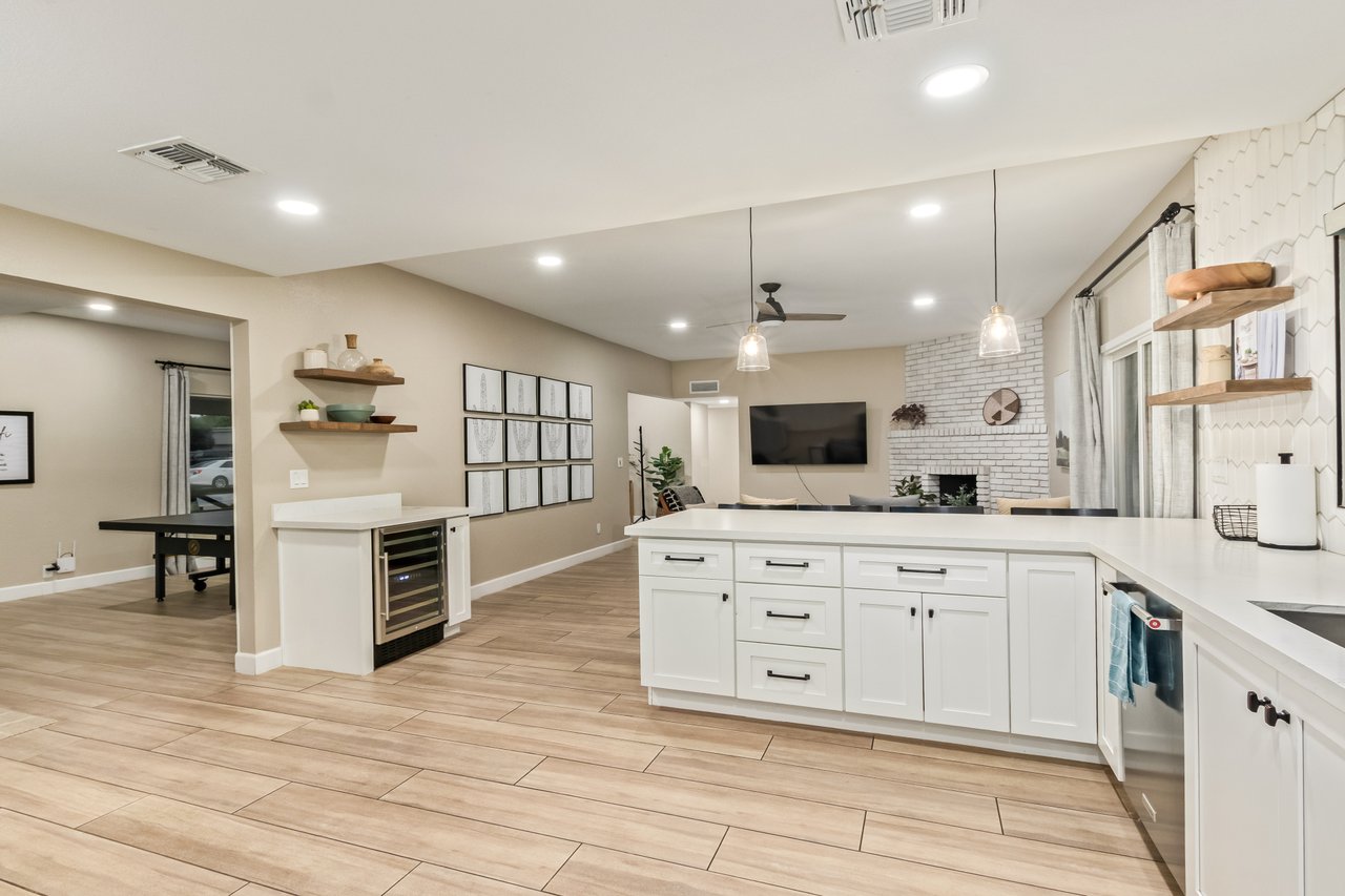 5839 E VOLTAIRE Avenue