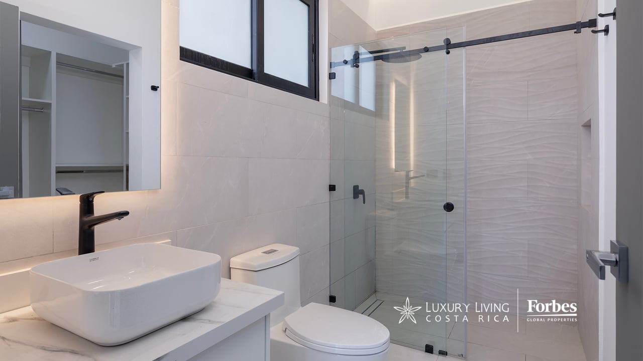 21468 - Remodeled 1-level house, 4 bedrooms, pool, terrace and garden