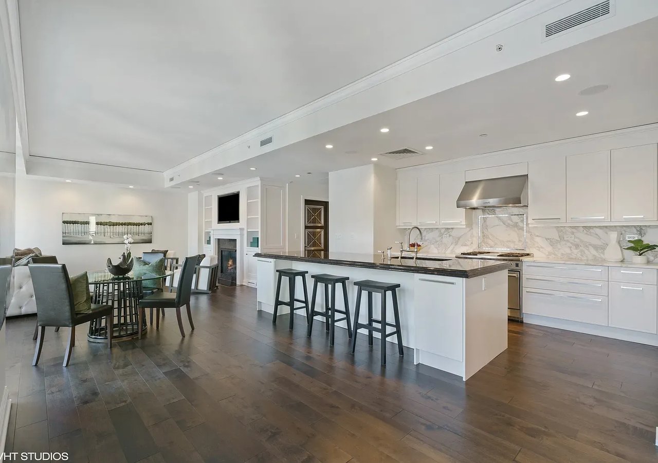 11 E Walton St APT 3201