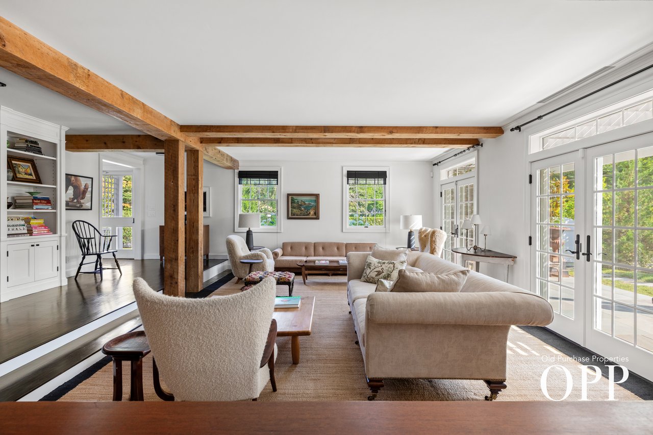 A REFINED BELLPORT RETREAT