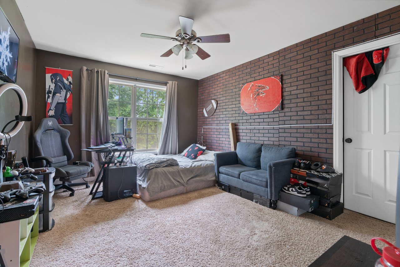 Stylish Comfort in Harvest – Spacious Gem with a Bonus Room! 
