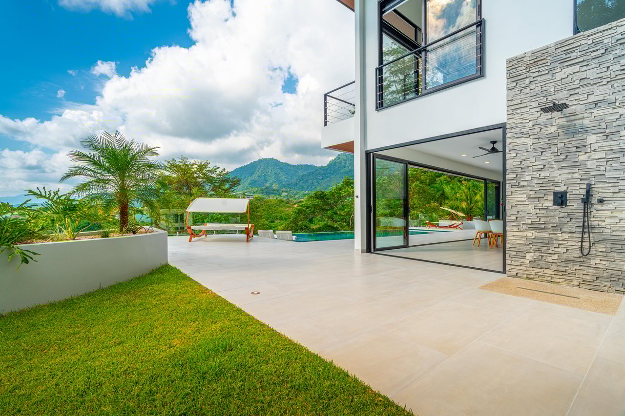 Luxury 4-Bed Home with Ocean & Jungle Views in Ojochal