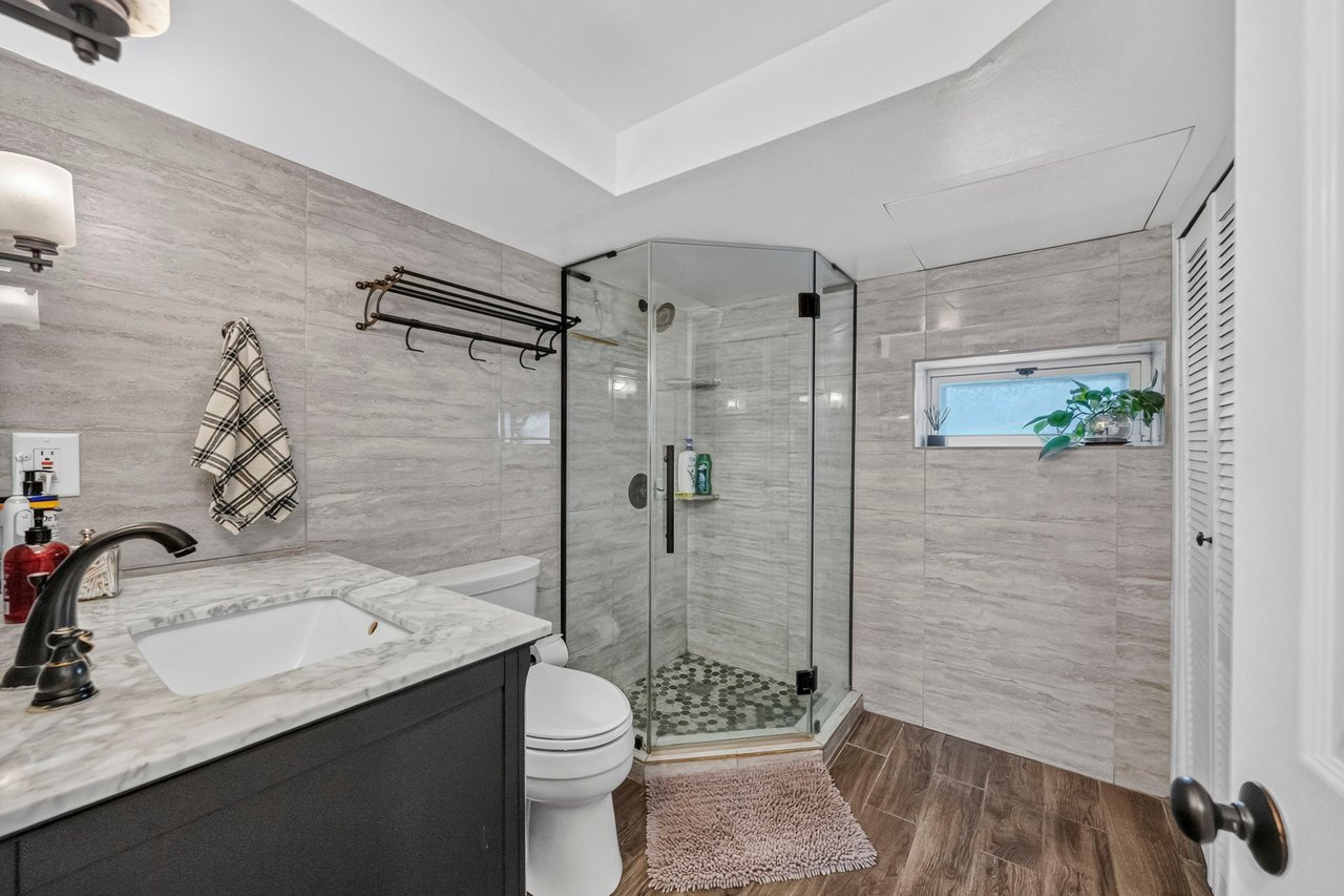 24 Beacon St