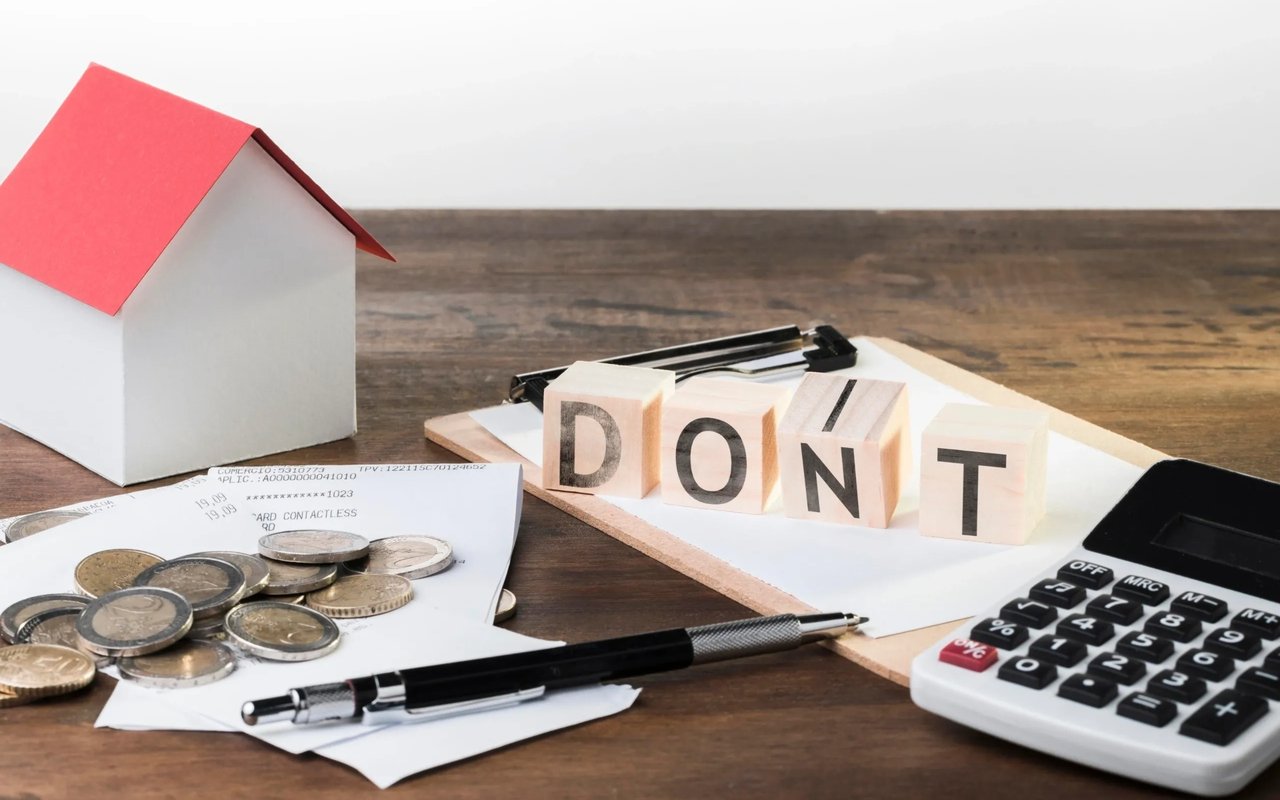 What Are the Risks of Selling and Buying a Home at the Same Time?