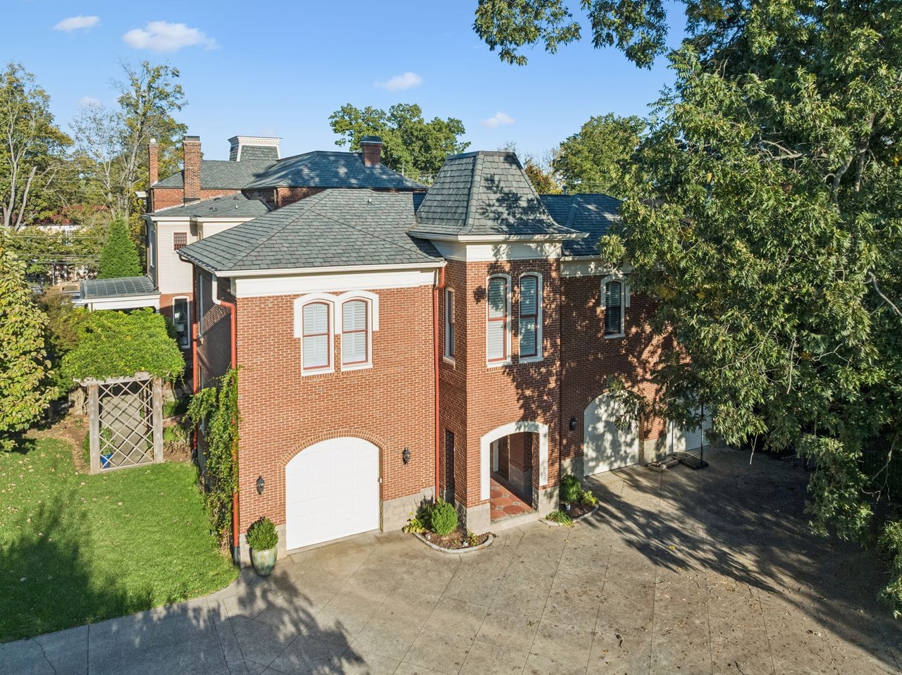 214 3rd Ave S