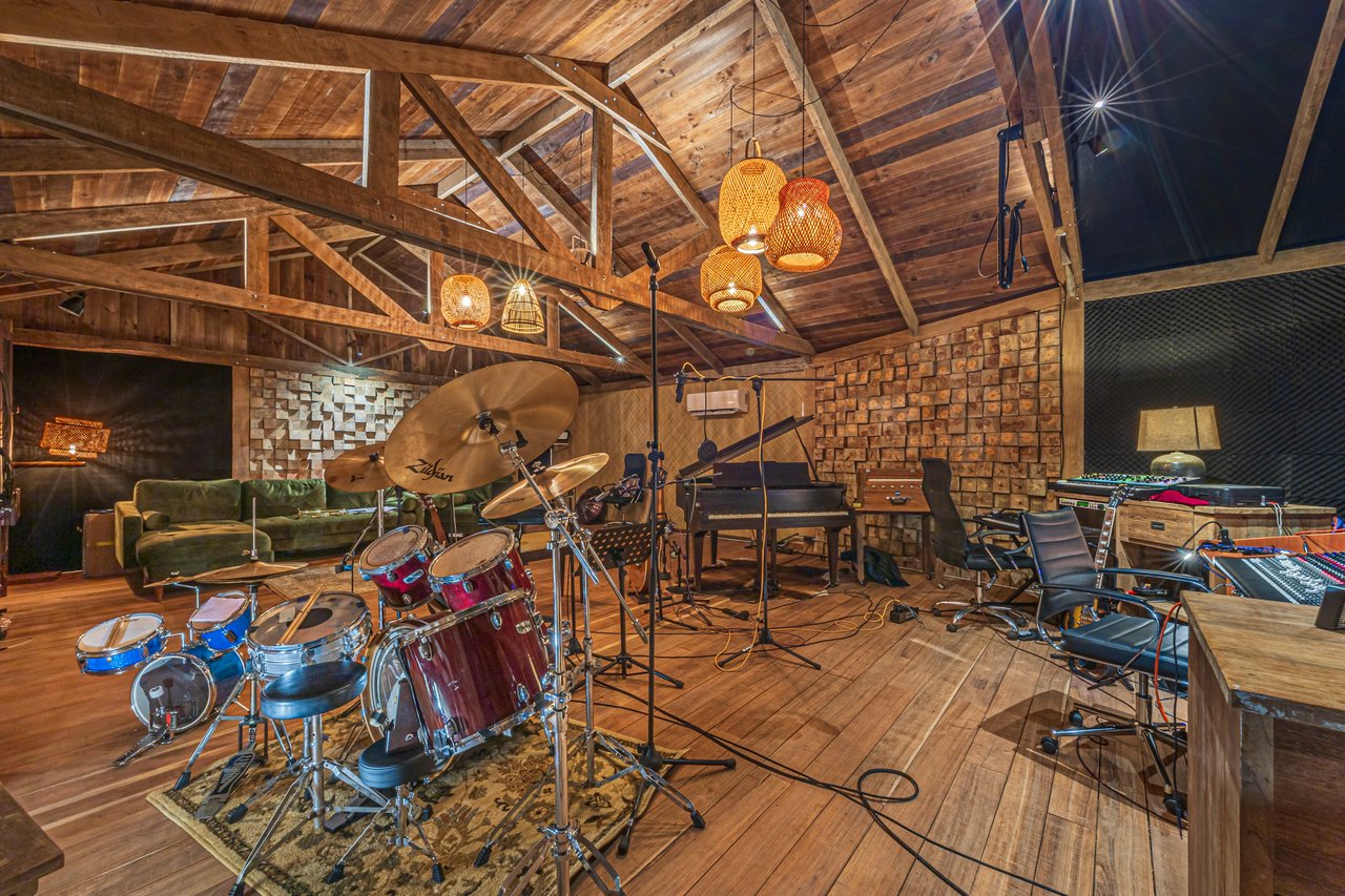 2.56 ACRES – 3 Bedroom Artistic Architectural Masterpiece, Recording Studio, Ocean View, Pool, 1 Bedroom Guest House!!!