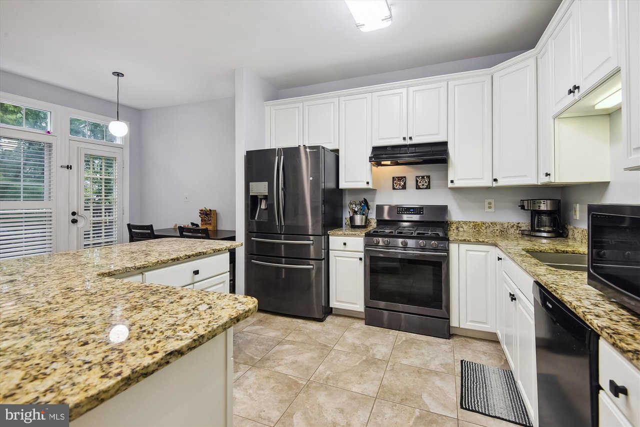 9417 Colonade Dr