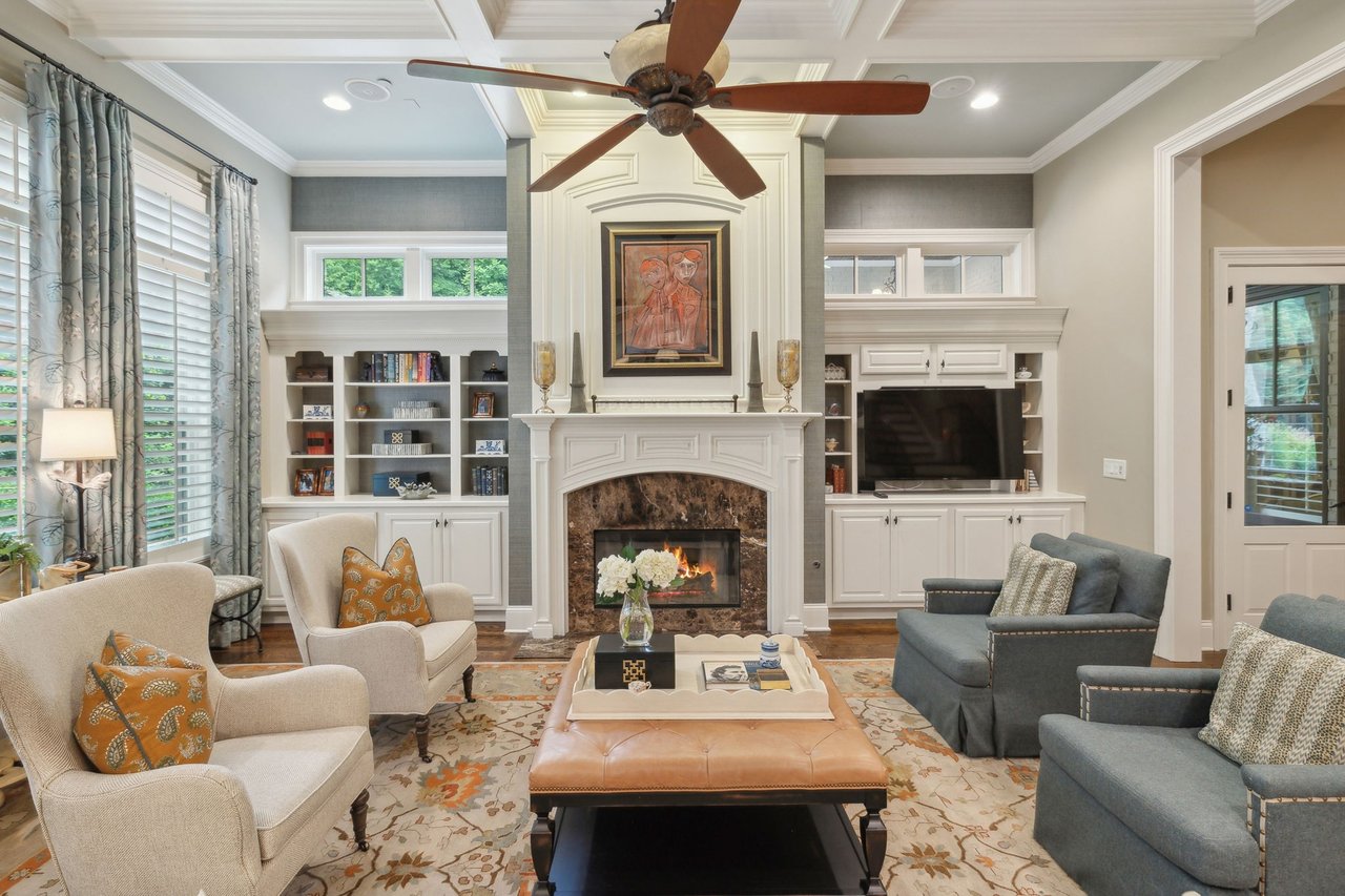 1025 Falling Leaf Cir