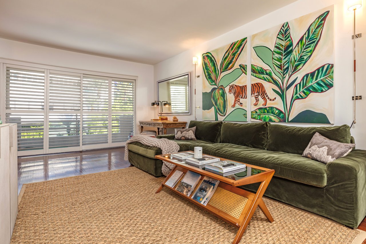1131 Alta Loma Rd #516