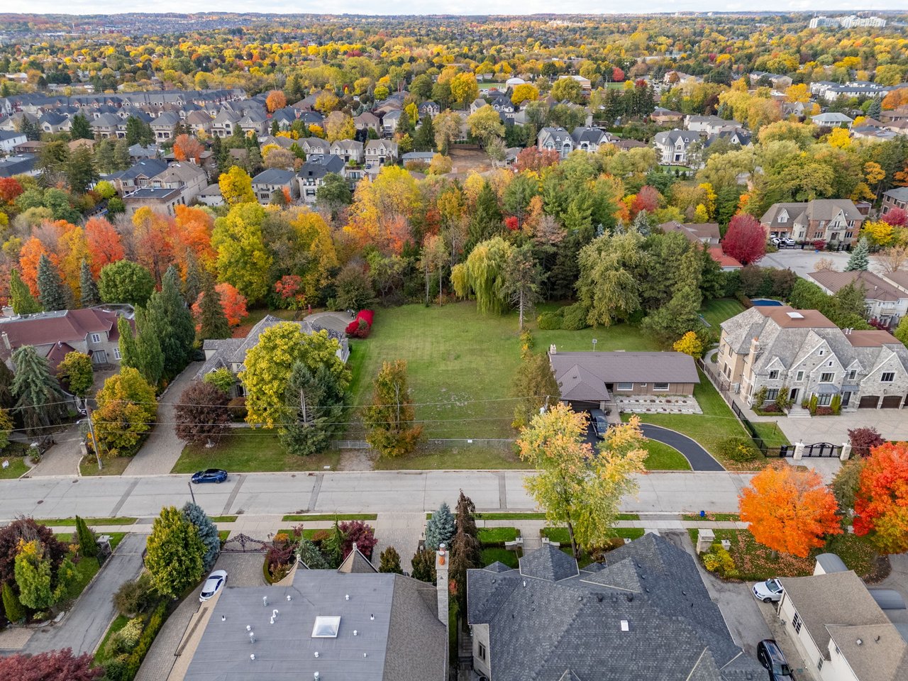 Outstanding Ravine Build Opportunity