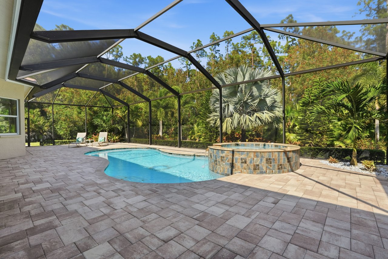 25483 Luci DR