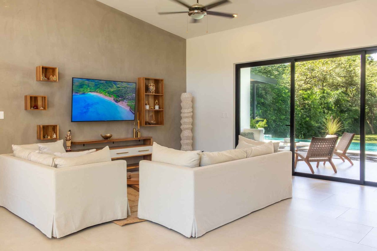 Casa Bromelia Dorada | Stylish 3-Bedroom Home with Pool in Nature-Lovers’ Paradise