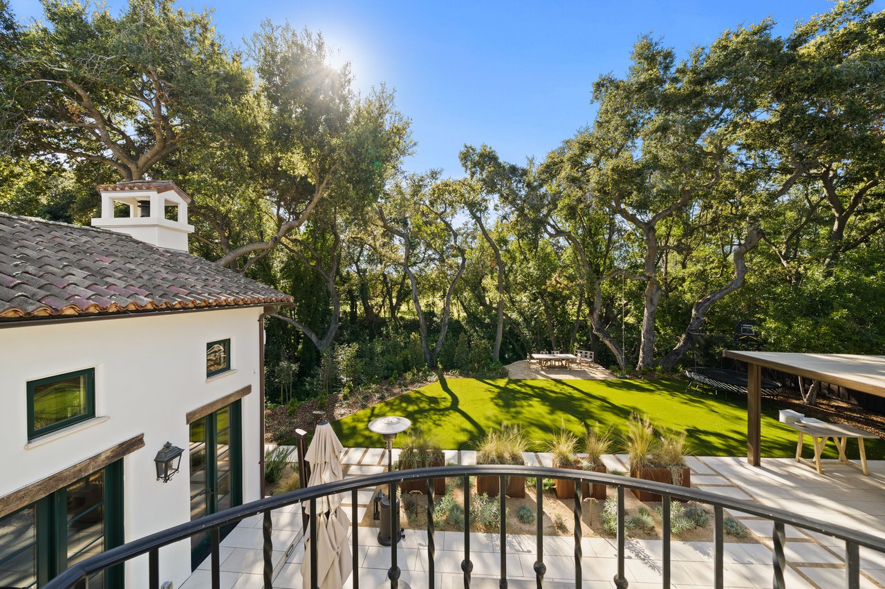 893 Laverne WAY