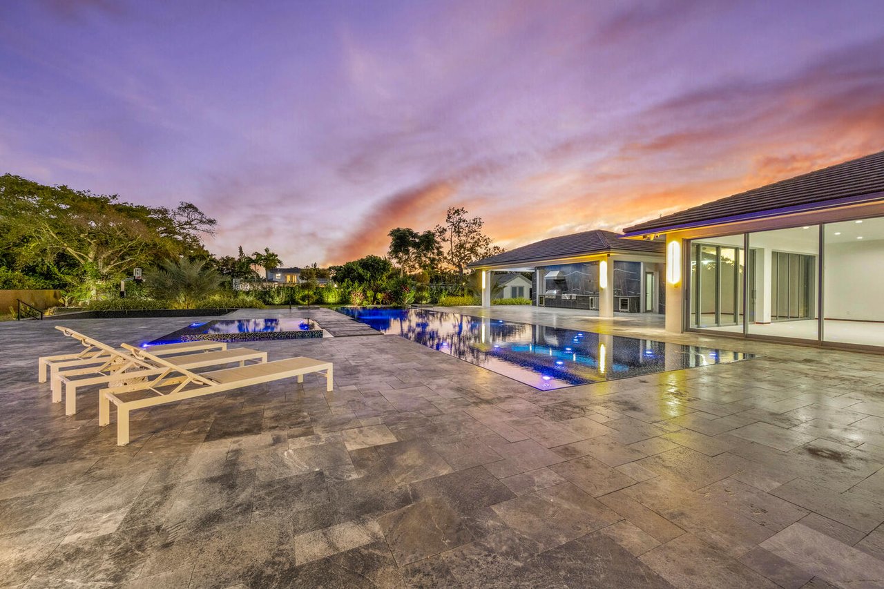 Your Private Resort - Everyday Of The Week