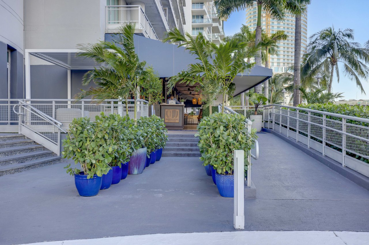 690 SW 1st #2308 Miami FL-33130