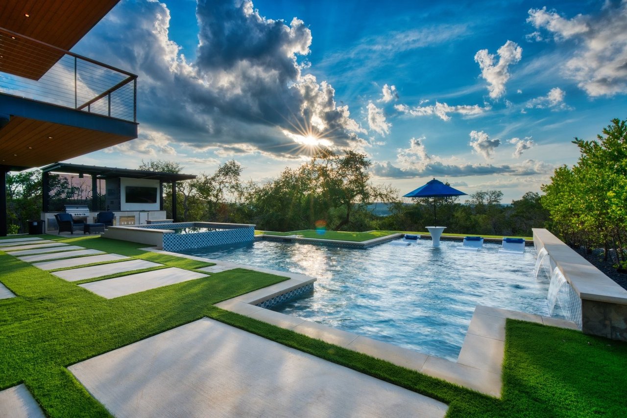 Luxxis Design 1104 Summit